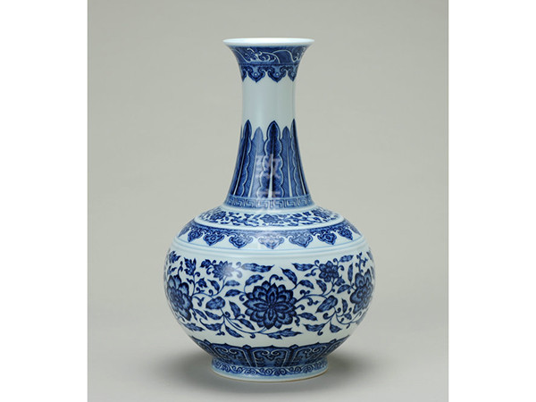 青花缠枝赏瓶高：37。2cm