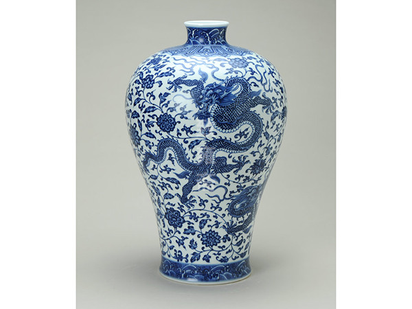 青花缠枝龙纹梅瓶高：52cm