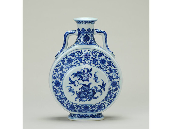 青花寿桃扁瓶高：24。5cm