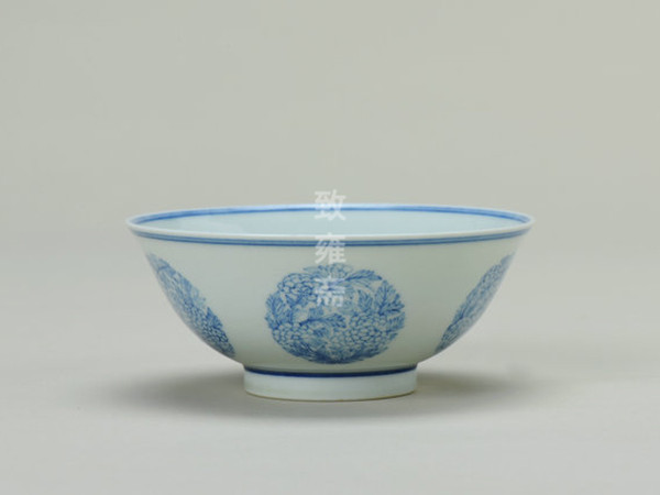 青花团花碗