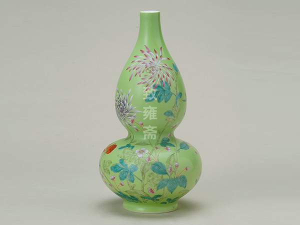 粉彩绿地葫芦瓶