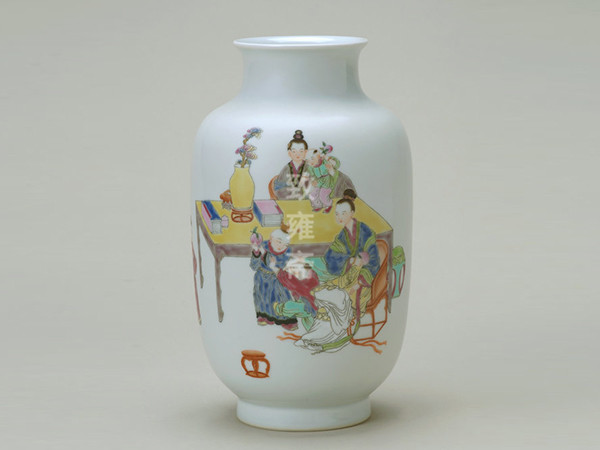 粉彩人物灯笼瓶