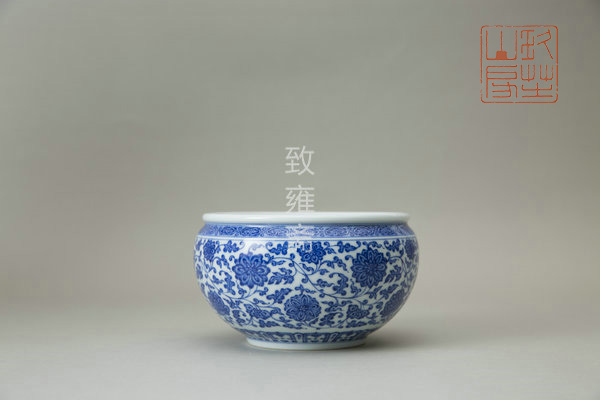 青花缠枝纹水洗