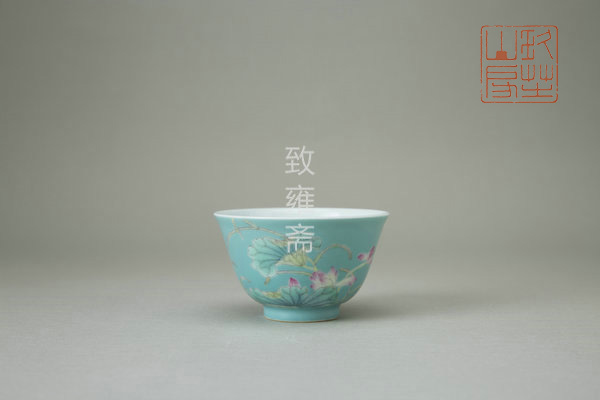 松石绿地粉彩荷花碗