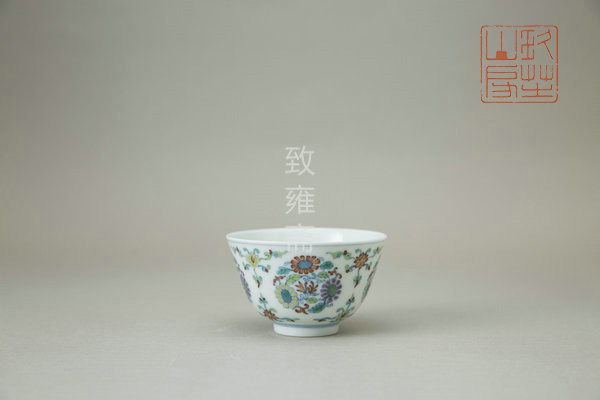 青花斗彩团菊杯